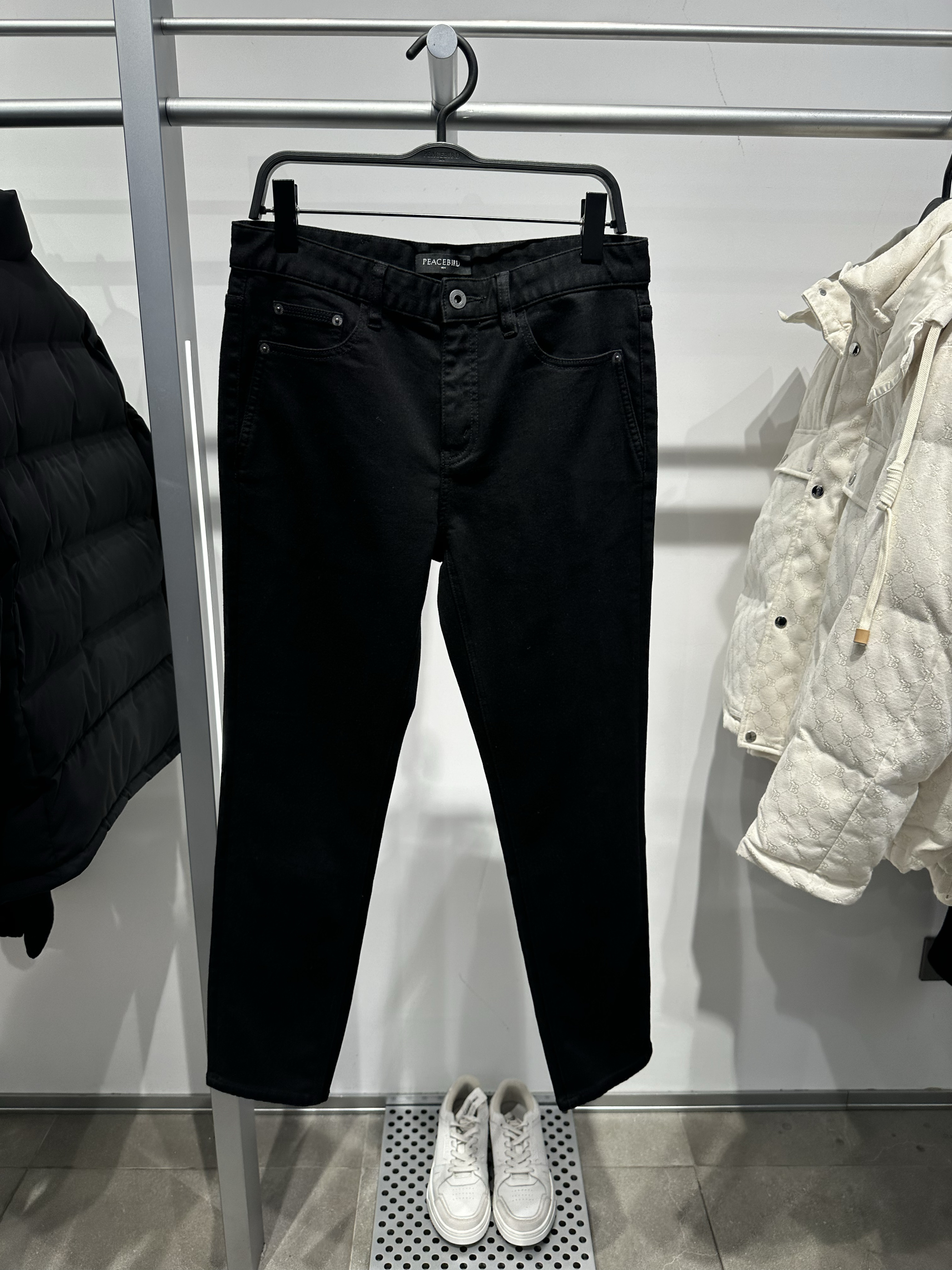 BAHAE424G 太平鸟男装2024冬季新款黑色修身百搭时尚薄绒牛仔裤潮