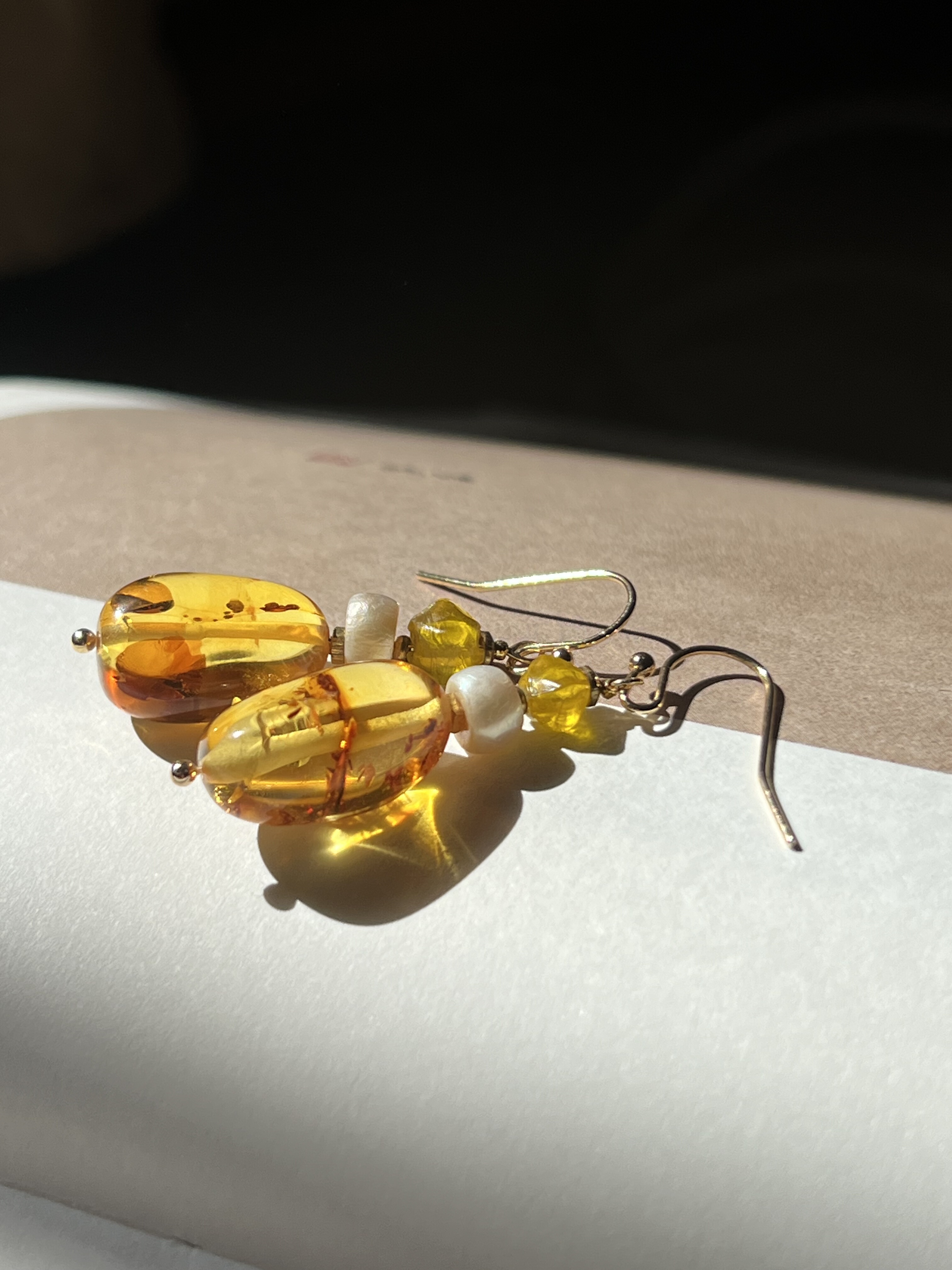 原创设计孤品天然琥珀蜜蜡耳环个性小众复古时尚简约配老珍珠琉璃