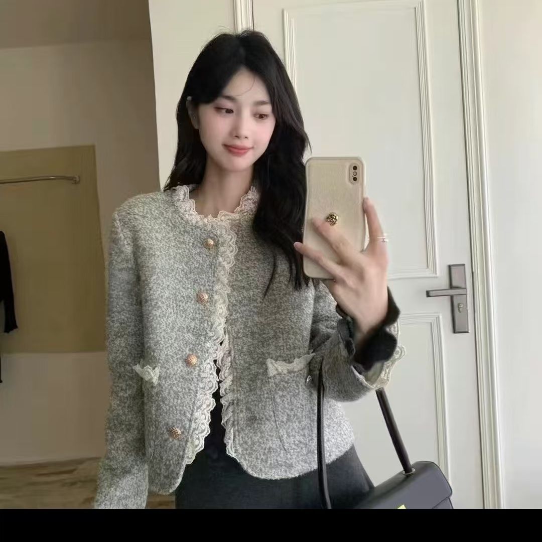 新款宽松针织绣花显瘦可爱圆领开