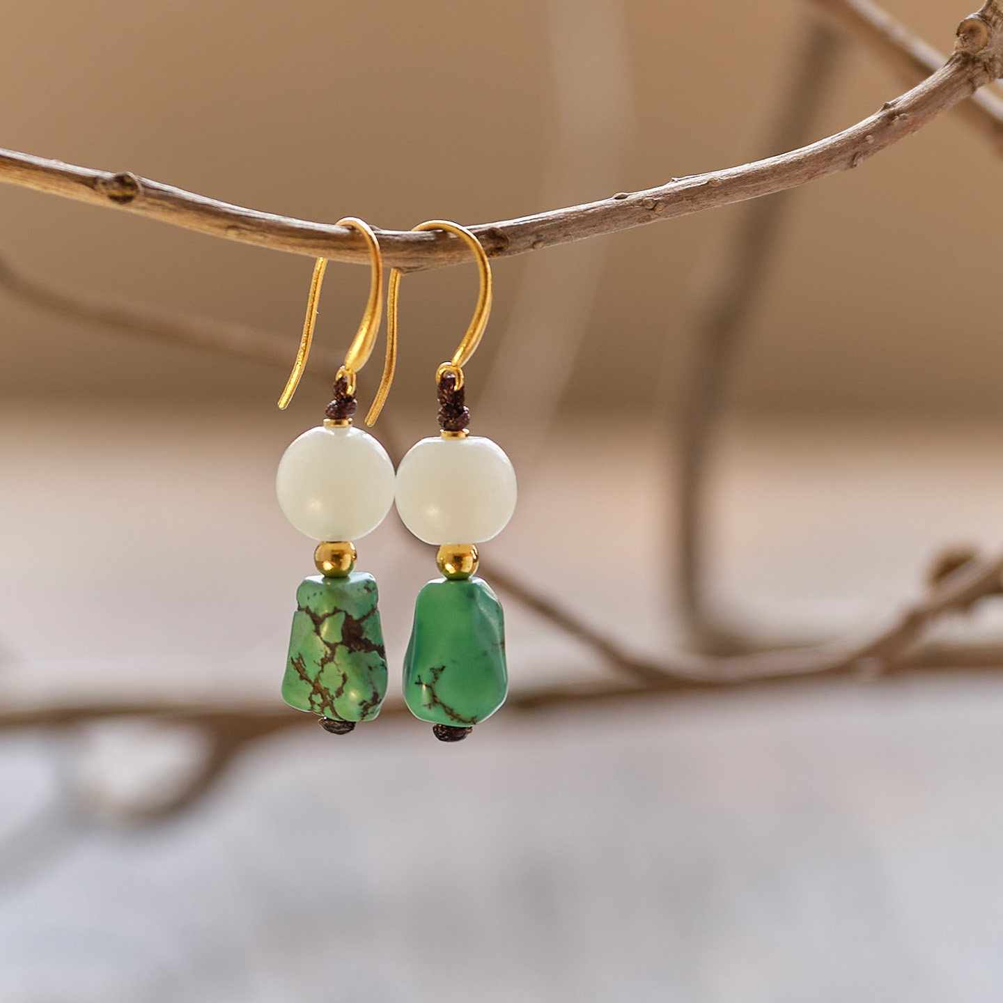 封面是花 天然新疆和田籽玉配百年浓绿老绿松18 K金耳坠