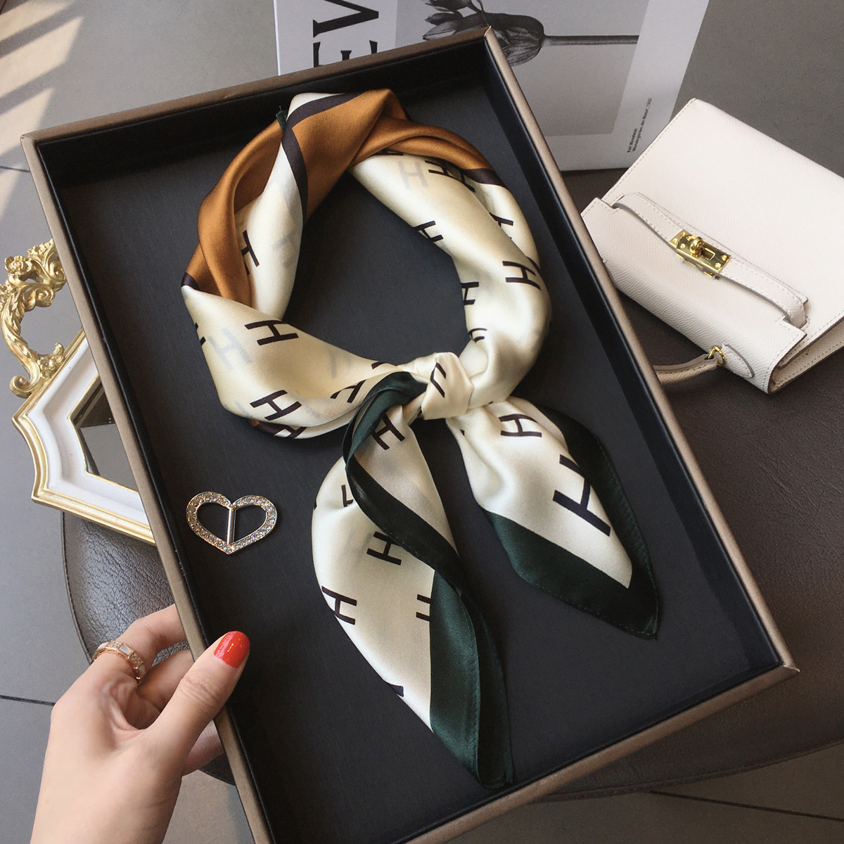 杭州丝绸真丝围巾拼色经典字母100%桑蚕丝丝巾女70cm方巾披肩春秋