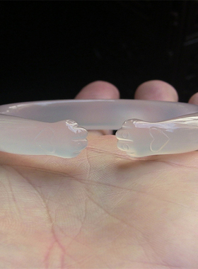 天然巴西玛瑙手镯/秀细加厚款/白月光强荧光玉髓/巧雕猫爪2294