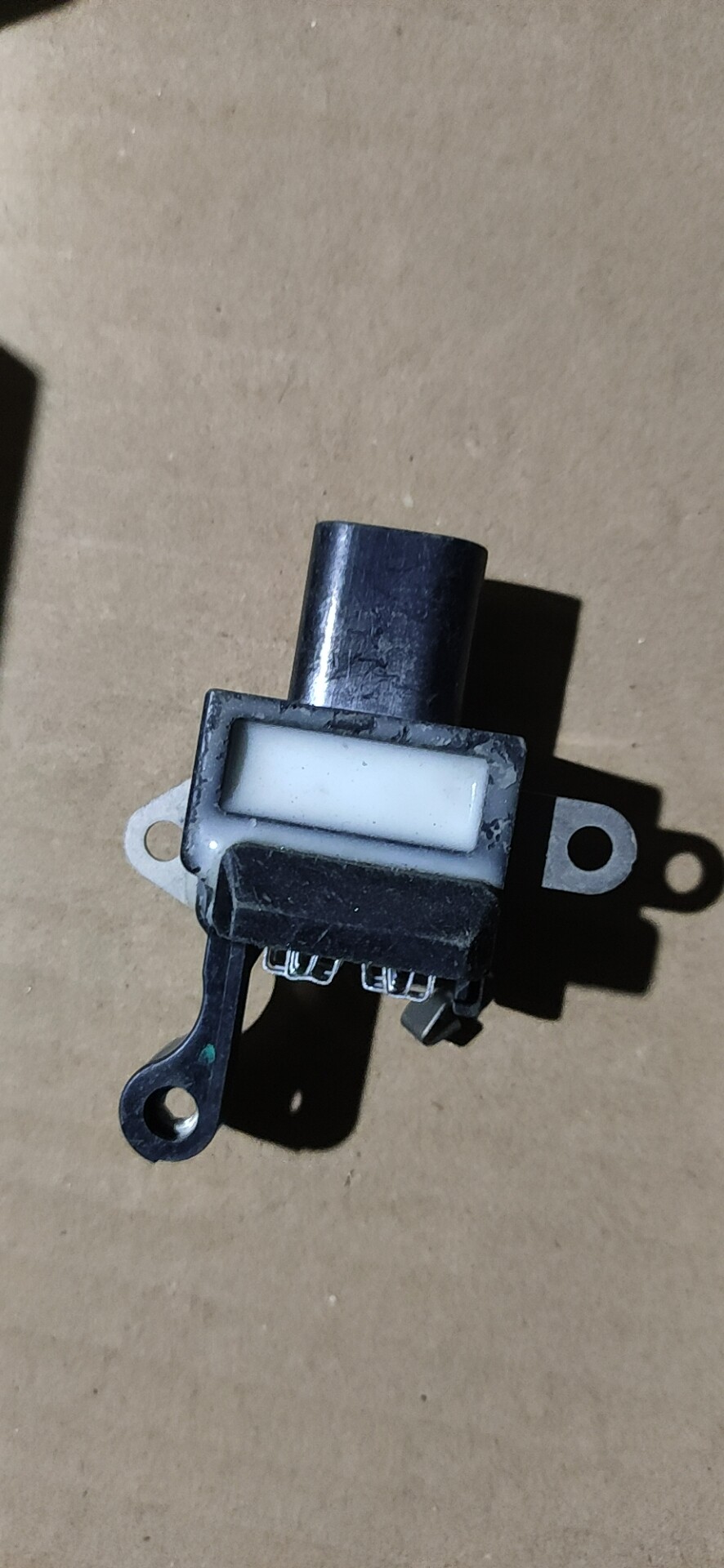 适用于05款凯迪拉克SRX 3.6 凯迪拉克CTS SRX 赛威 发电机调节器