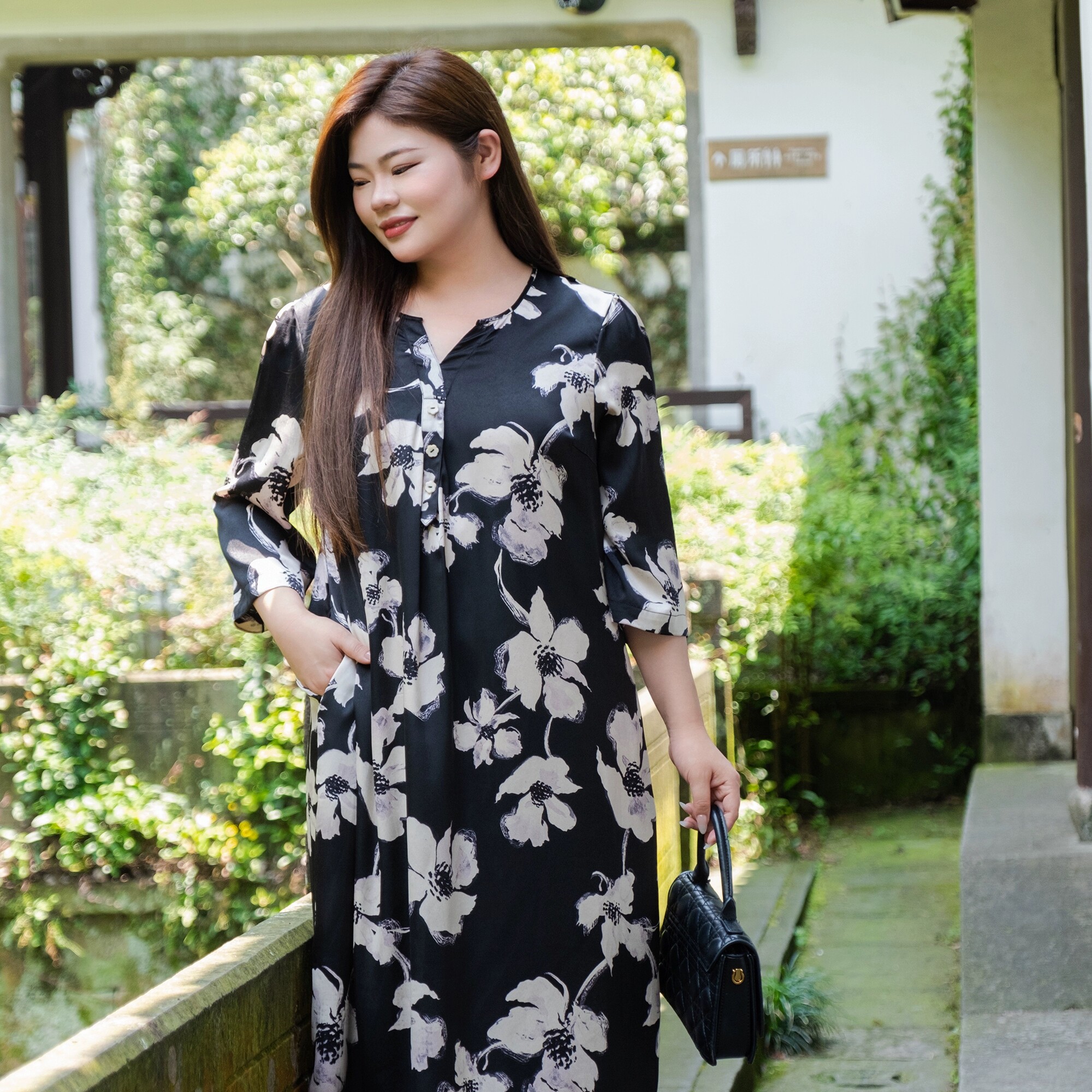 美丽客栈原创高端大码女装胖mm200斤加肥加大气质高级V领连衣裙夏
