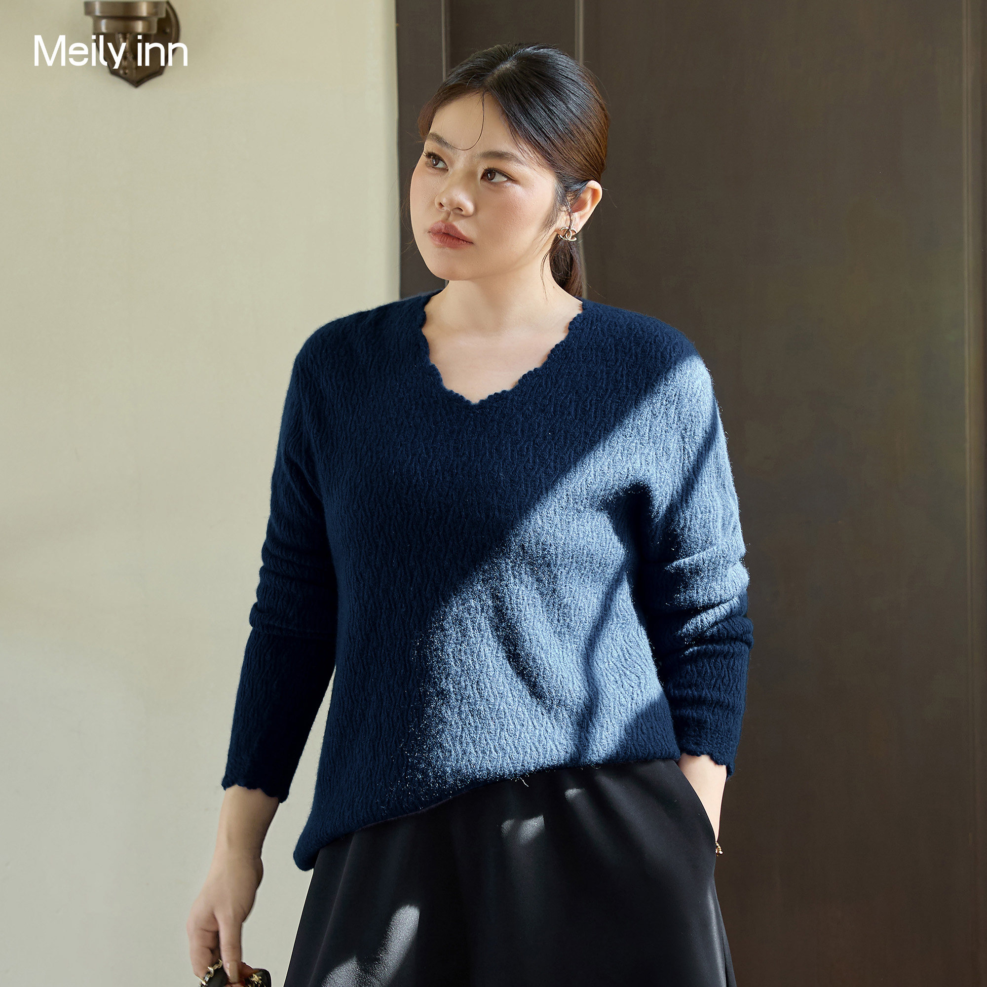 【100羊绒】美丽客栈2025秋冬新款大码女装宝蓝色气质V领套头毛衣