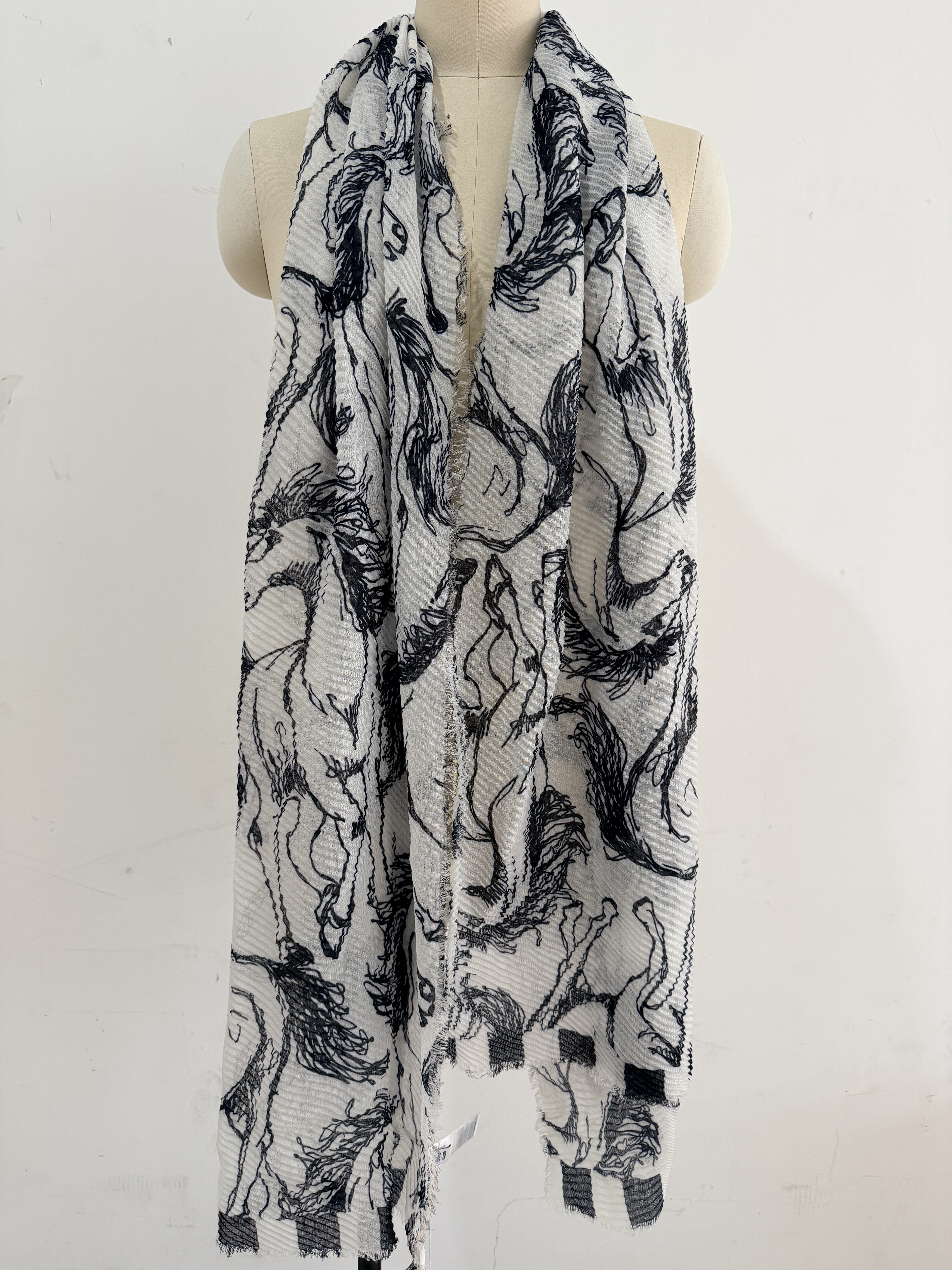 【上新】外贸出口原单马年围巾女秋冬款印花长巾压绉丝巾