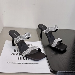 露趾7cm 法式 时尚 新款 增高外穿一字拖 水钻波浪细跟凉拖女2026夏季