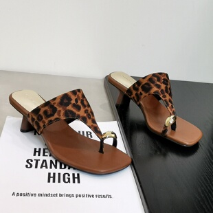 辣妹风小众设计感凉拖女2026春夏新款 豹纹夹趾方头酒杯跟外穿女鞋