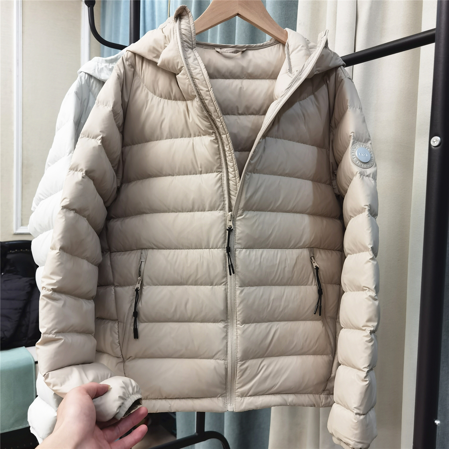 90白鸭绒轻薄短款羽绒服排骨款