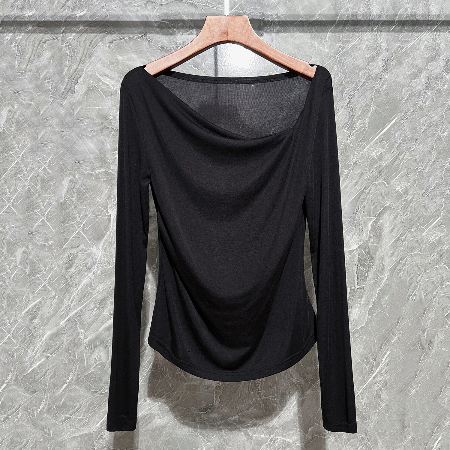 羊毛混纺设计感斜领露锁骨打底衫