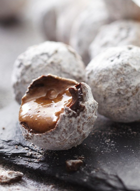 法国进口零食品le criollo榛子可可酱果仁夹心黑巧克力球礼盒120g