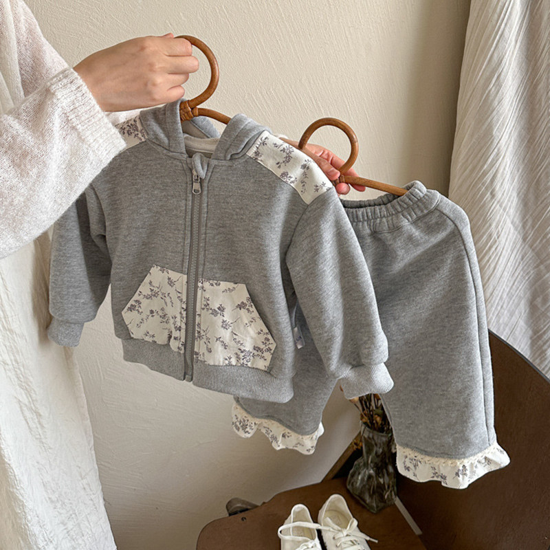 2025秋季新款韩版儿童加绒连帽卫衣裤套装女宝宝碎花拼接两件套
