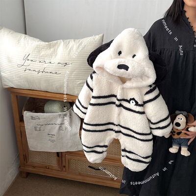 2025冬季新品婴幼儿条纹小狗连体衣男宝宝新生儿卡通毛绒外出爬服