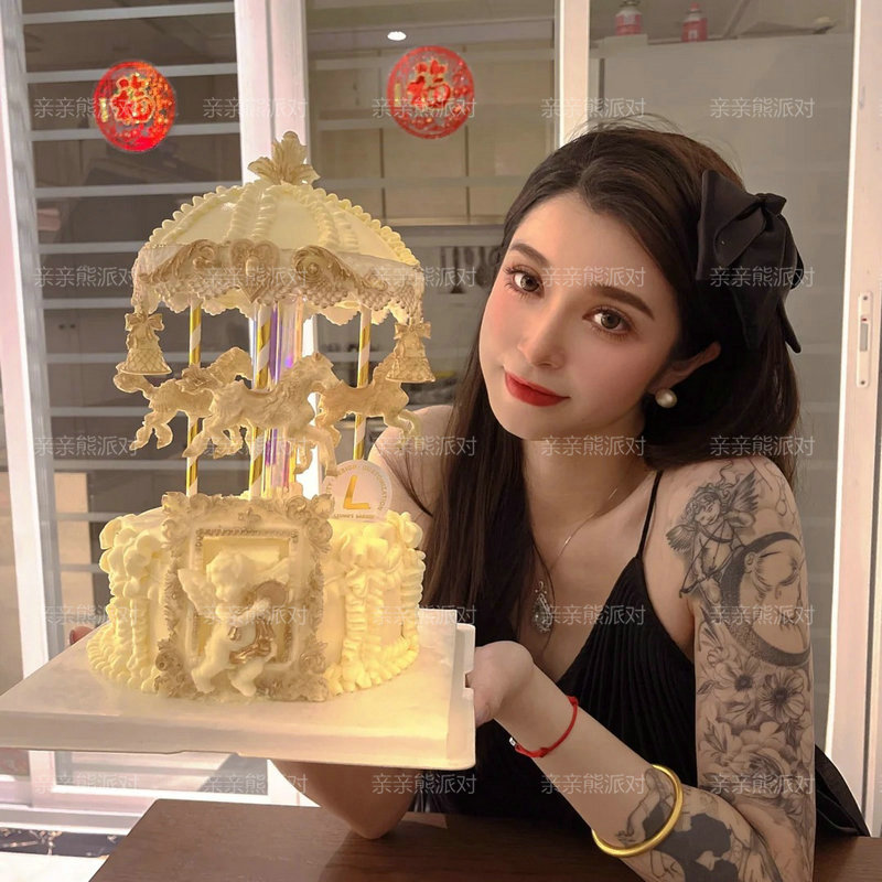 生日旋转木马悬浮支架透明展示架