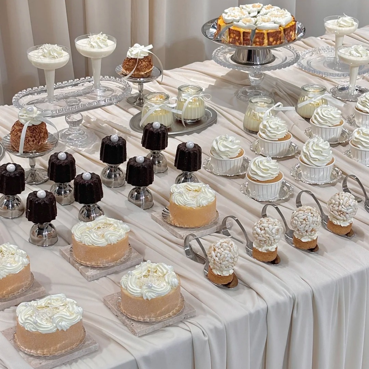 生日派对氛围装饰法式轻奢银色甜品餐桌餐具小众设计精致婚礼摆台