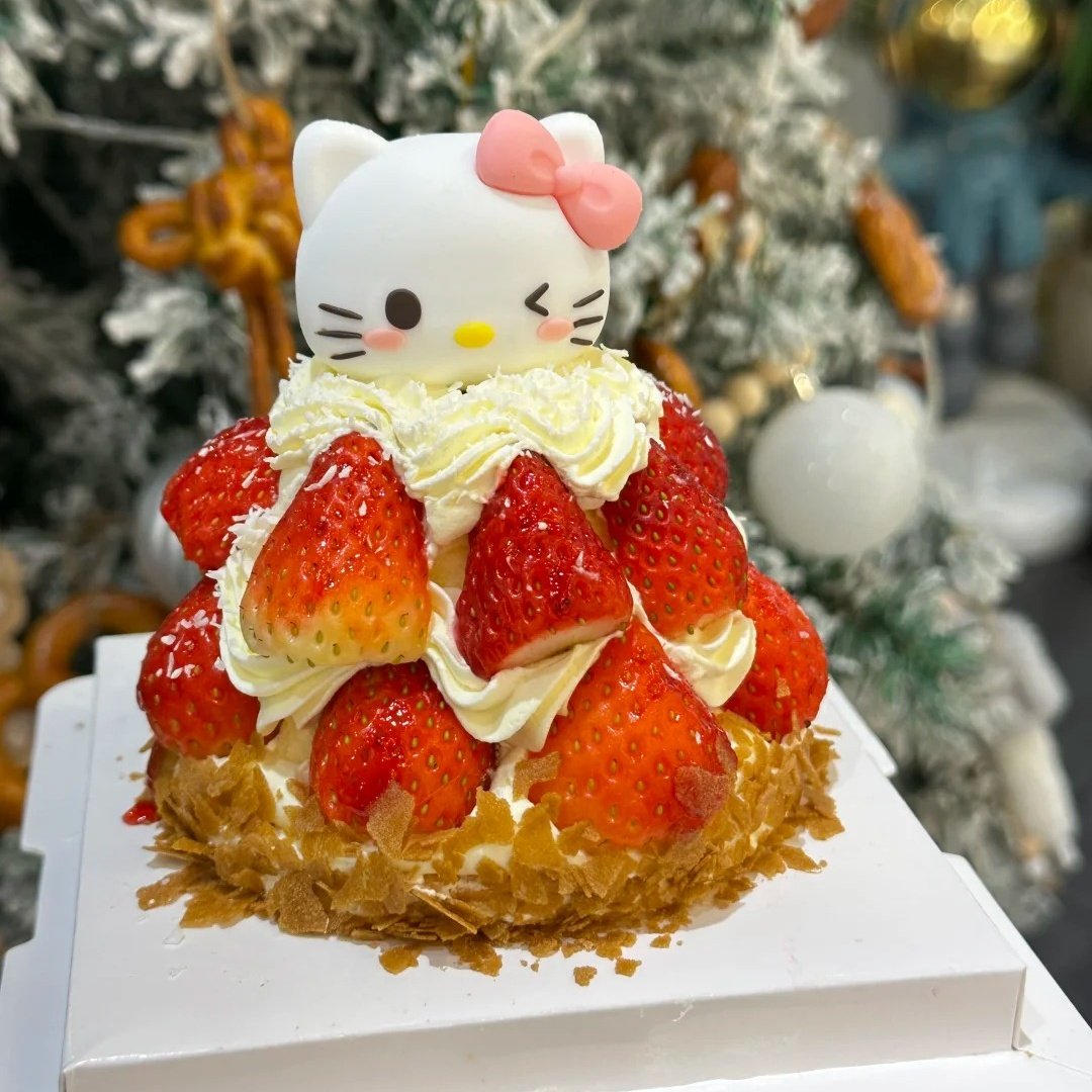 草莓圣诞蛋糕塔创意甜品卡通HelloKitty软胶头可爱风蛋糕装饰摆件