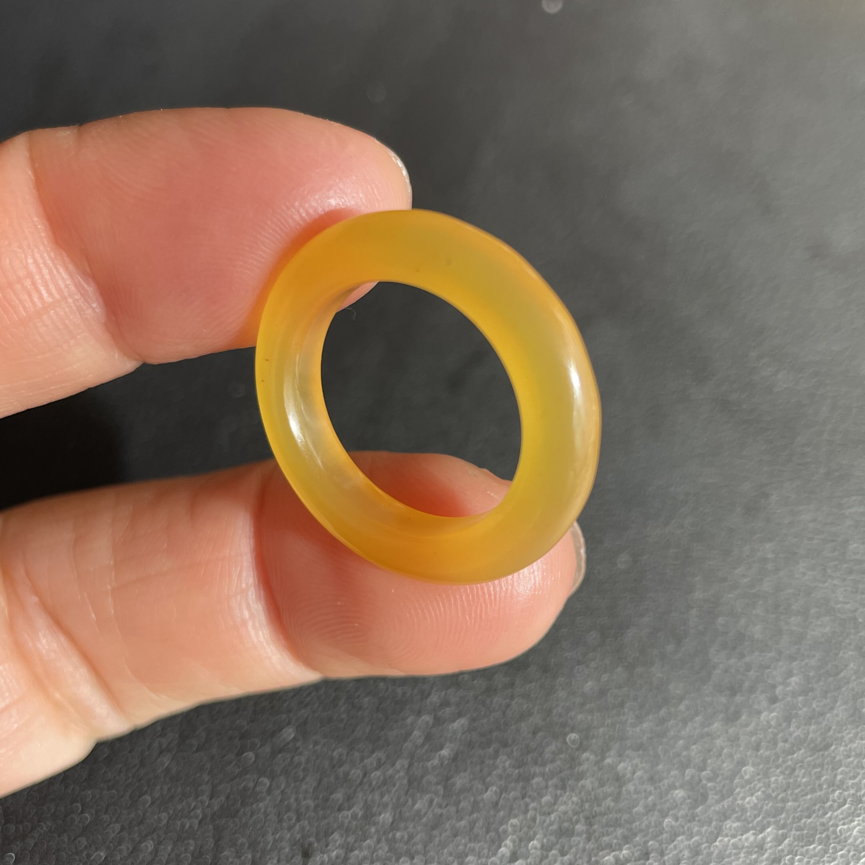 云南龙陵天然黄龙玉鸡油黄老料戒指16*4*4mm