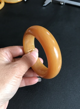 云南龙陵天然黄龙玉鸡油黄老料手鐲57*20*10mm材质油润细腻