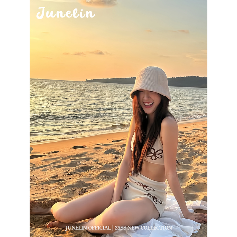 六月林 韩国博主同款甜辣风度假短款黑花朵白色吊带女夏季短裤子