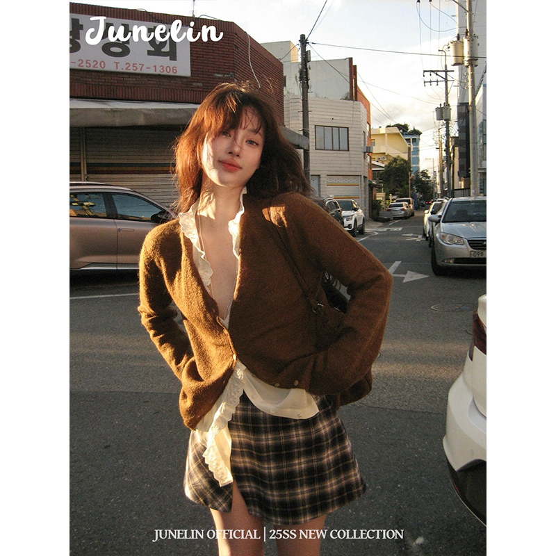 六月林 韩国博主同款秋冬小众设计慵懒感穿搭棕色编织字母开衫女