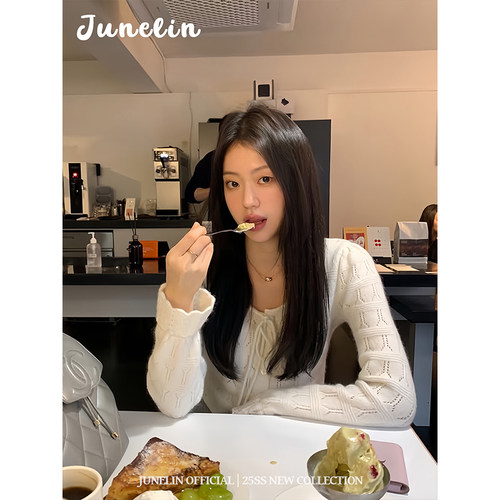 六月林 韩国博主同款百搭纯色圆领长袖修身显瘦内搭上衣女