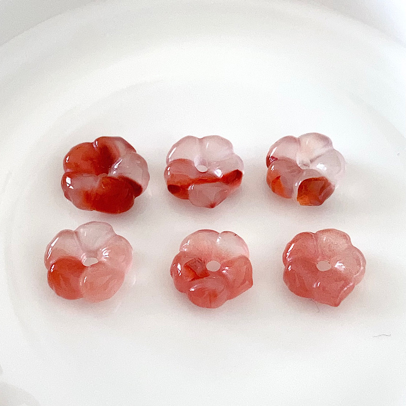 天然南红飘花梅花扣12*5mm大花配珠立体雕刻有钱花