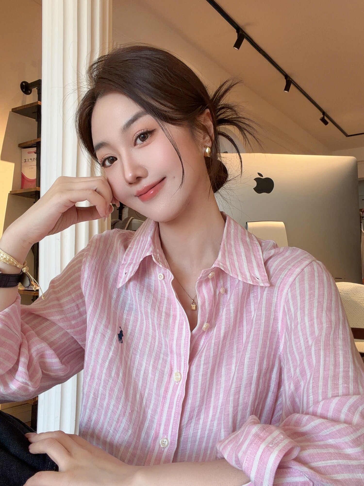 Cao Daman's white and pink striped linen shirt for vacation is a long-sleeved, loose, slimming and good-looking sun-protective shirt thumbnail 4