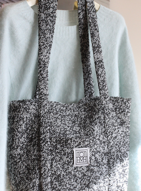 曹大曼 时髦圈圈羊毛花灰色极简休闲时尚单肩包设计师款大包包