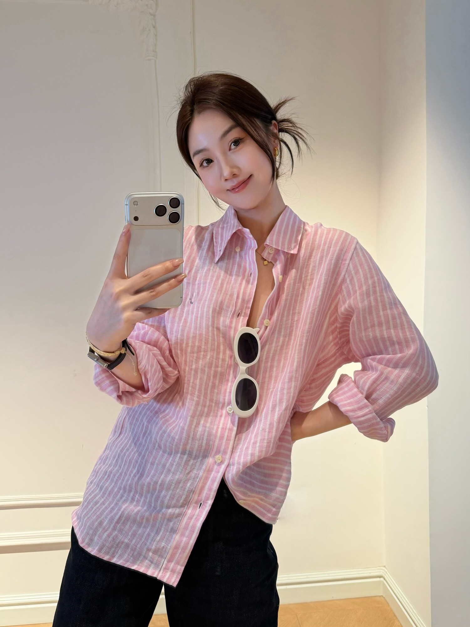 Cao Daman's white and pink striped linen shirt for vacation is a long-sleeved, loose, slimming and good-looking sun-protective shirt thumbnail 2