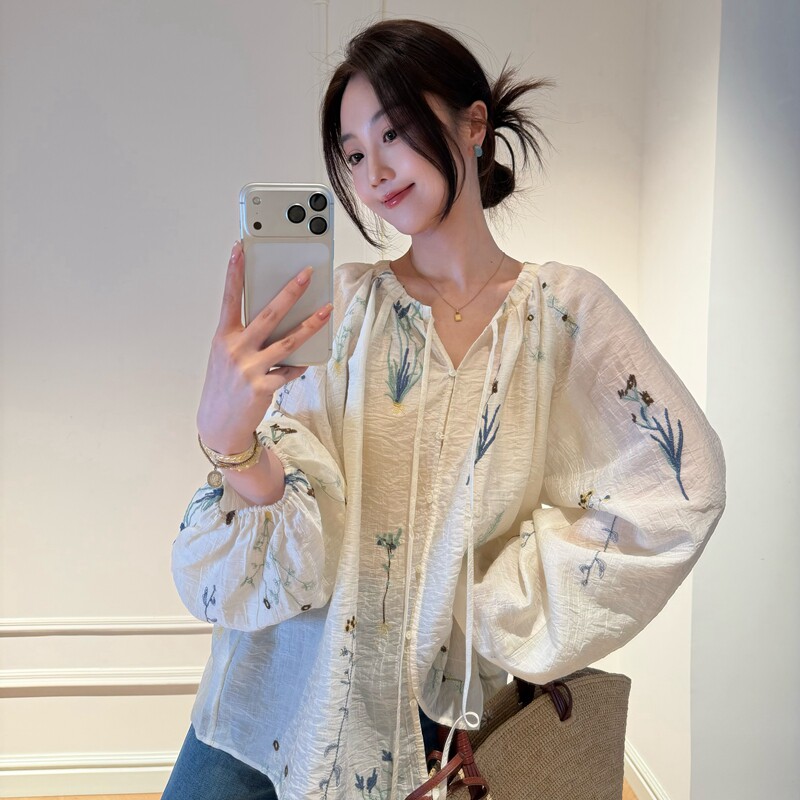 曹大曼 法式田园风刺绣碎花长袖天丝V领衬衫女宽松防晒温柔上衣