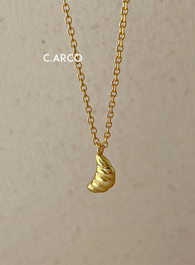 精致小巧法式牛角面包项链女简约高级感百搭吊坠气质ins锁骨链女