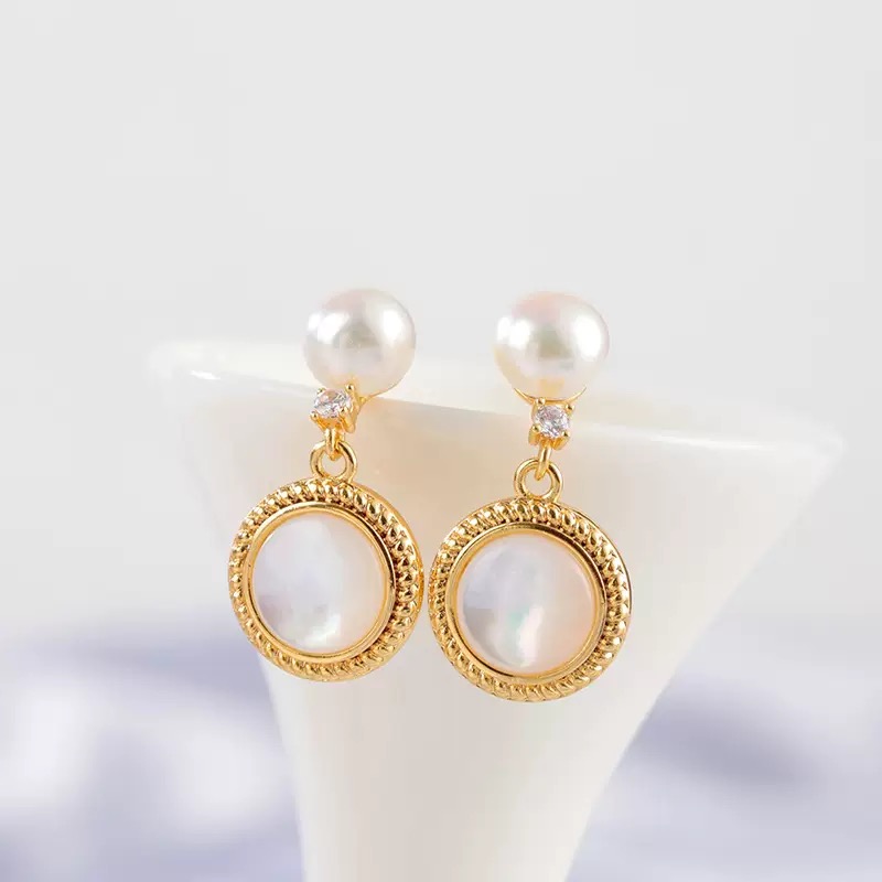 法式复古宫廷风轻奢高级耳环女银针天然淡水真珍珠贝壳圆形耳钉