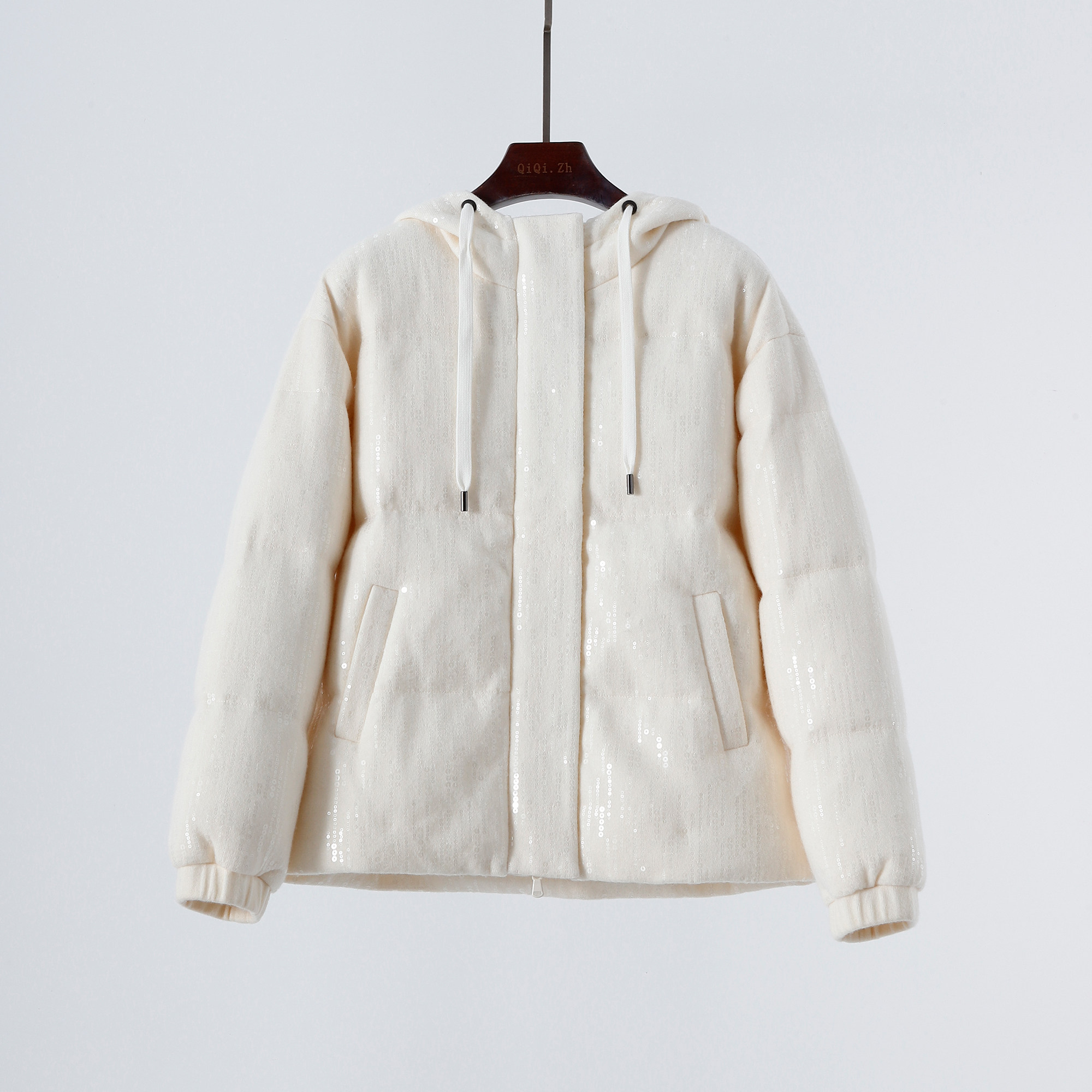 山羊绒连帽亮片鹅绒羽绒服
