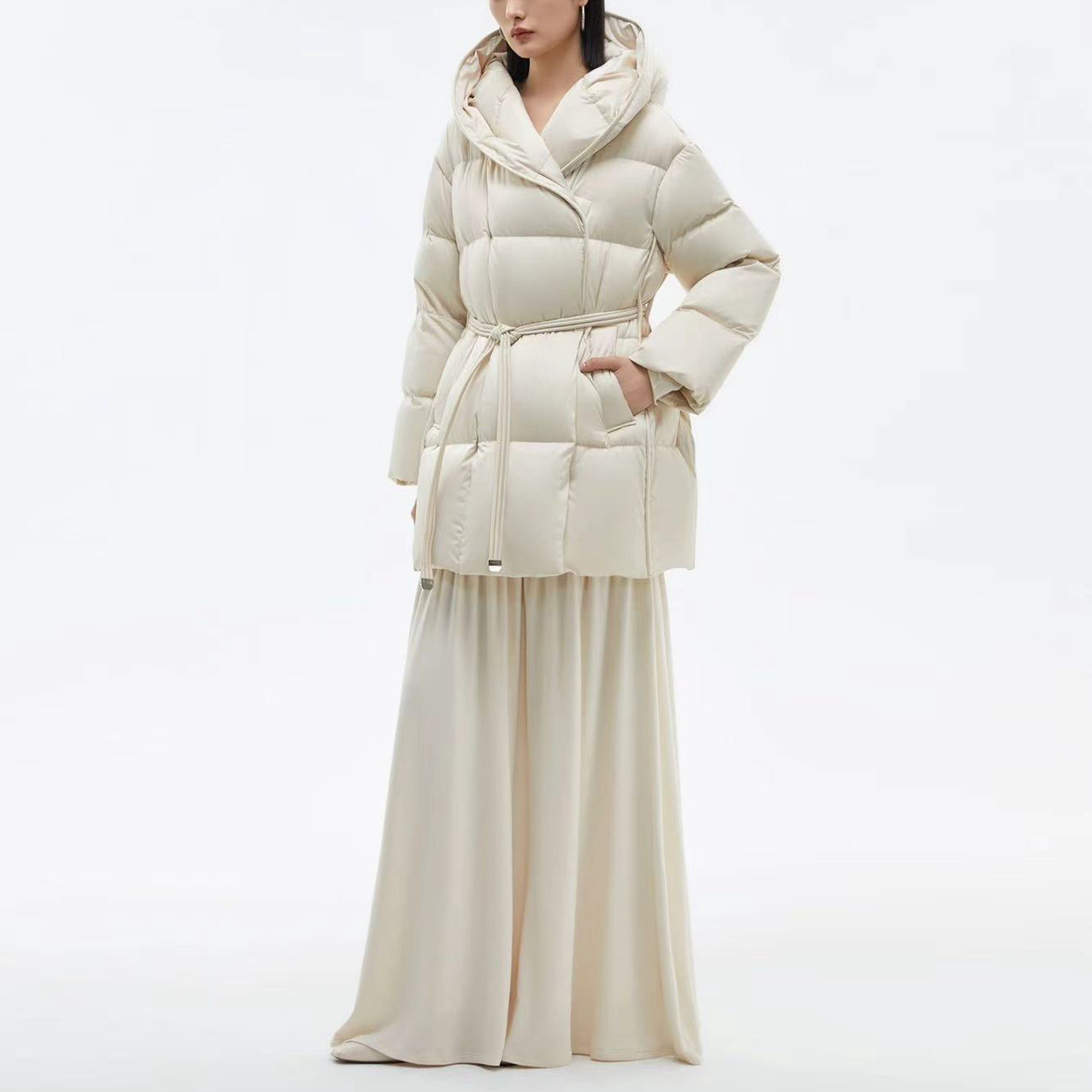 收腰显瘦鹅绒羽绒服女连帽