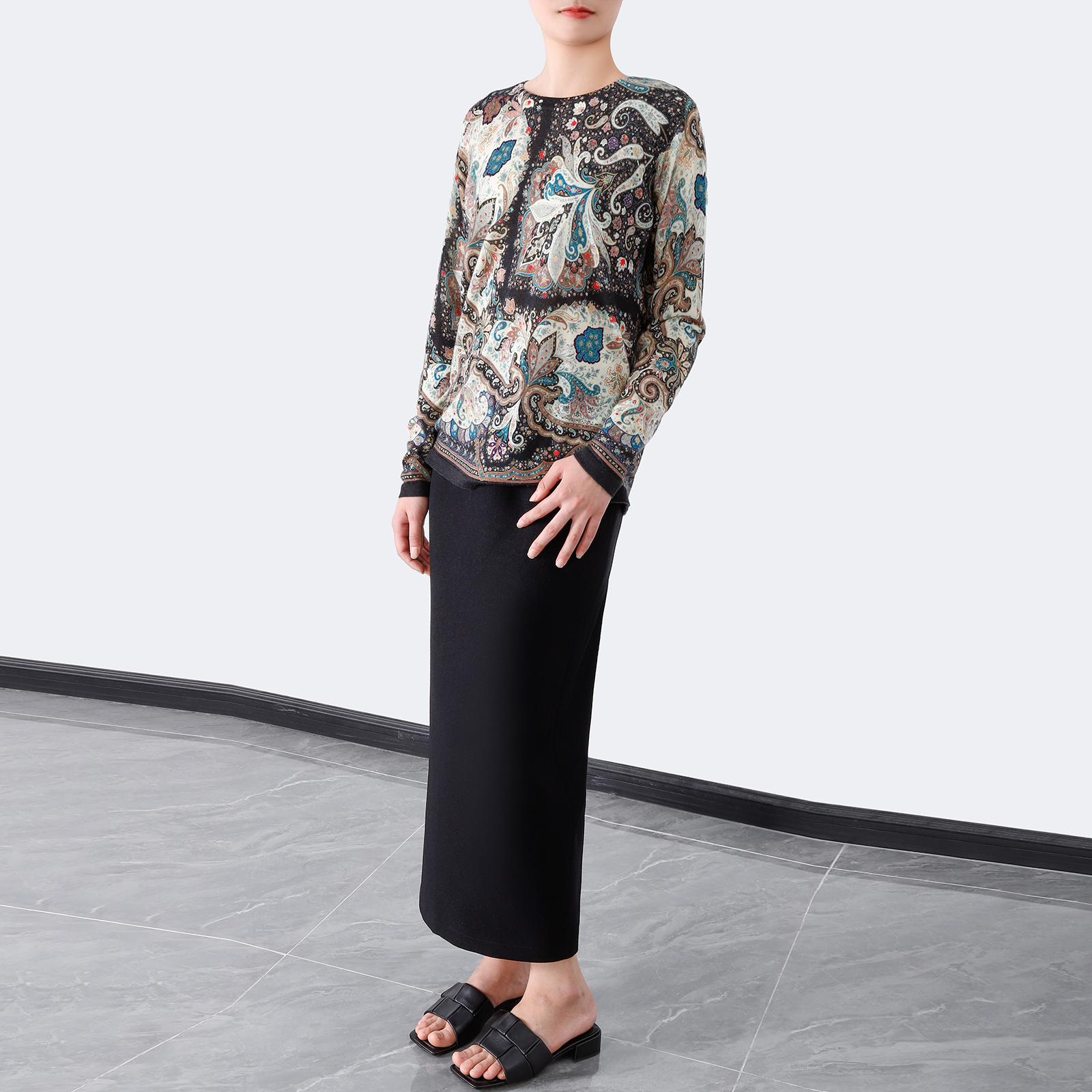 超软山羊绒圆领印花薄毛衣