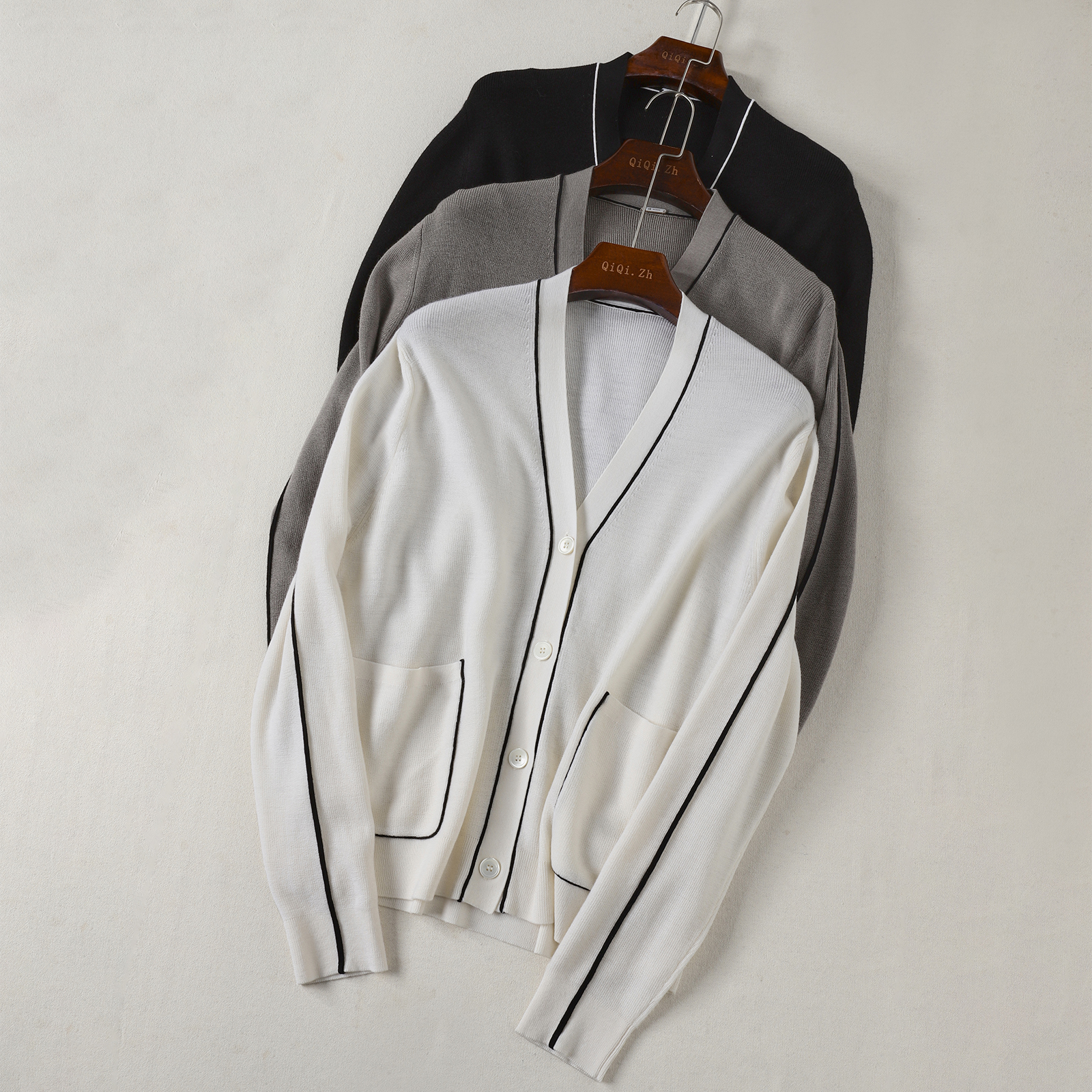 经典撞色极细美莉诺羊毛V领开衫