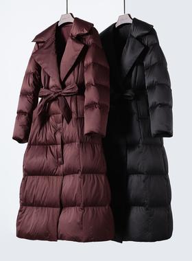 极简高段位 定染缎面安格拉红加厚95白鹅绒修身长款羽绒服
