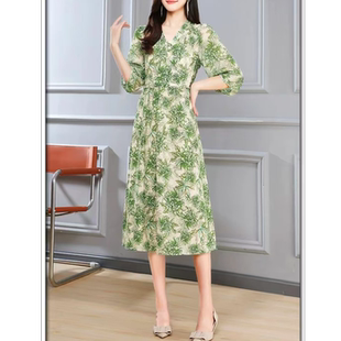 8079 时尚V领洋气复古印花收腰显瘦气质优雅连衣裙