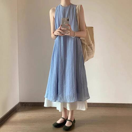 温柔气质蓝色无袖背心连衣裙女2025夏季新款肌理感宽松休闲长裙子