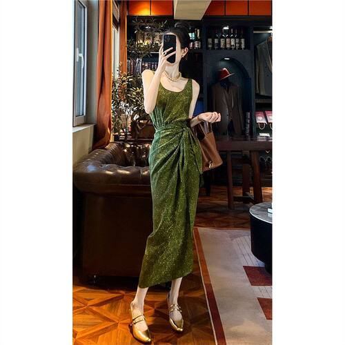 深圳南油名媛高端精致女神范高级感小众设计绿色吊带连衣裙子夏季