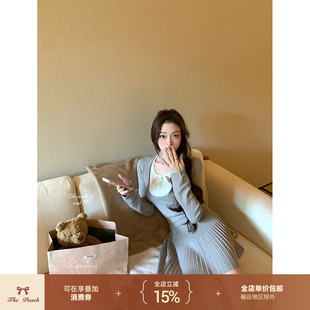 thepeachofficial【奥克兰旧街】设计感假两件针织上衣百褶裙套装