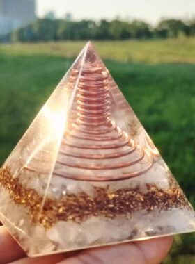 定制金字塔天然水晶柱铜线圈奥刚