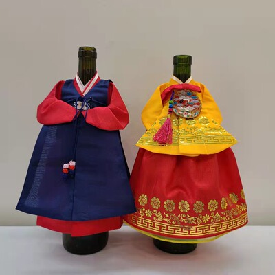 韩国传统民俗工艺品朝鲜族旅游纪念品韩服酒瓶衣服一对价格P11284