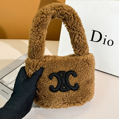 氛围感羊羔毛手提包毛茸茸水桶包