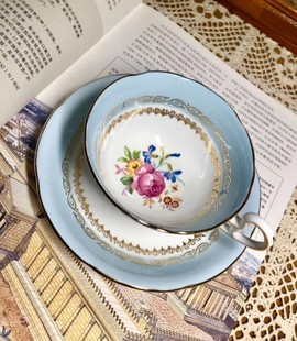1957年英国造英国皇家格拉夫顿Royal 1950 Grafton骨瓷描金茶杯