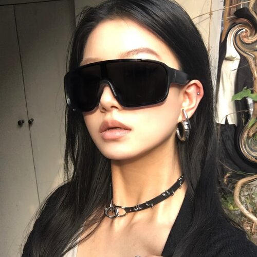 欧美风辣妹跑步户外骑行登山防风