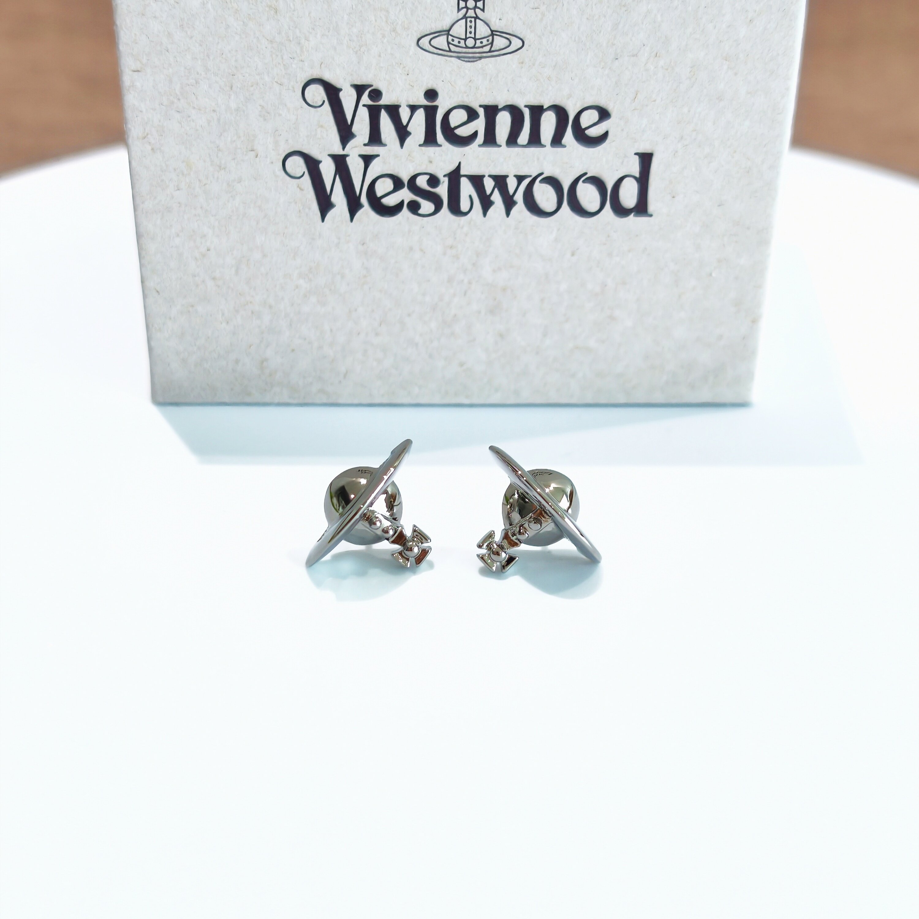 西太后Vivienne Westwood立体纽扣式土星耳钉solid orb耳环枪黑色