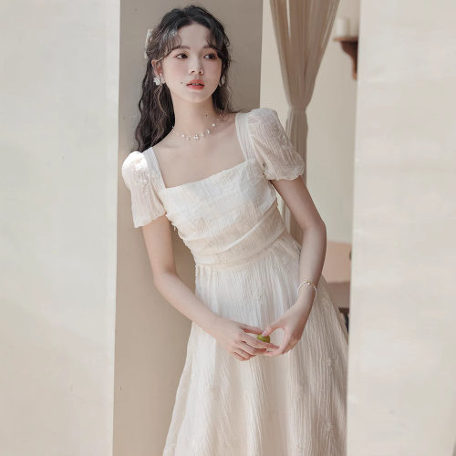 女装2026夏季十三行新法式森系清纯杏色方领衣裙小众温柔风a字裙