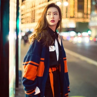 2025秋冬新款戚薇明星同款撞色单排扣宽松针织毛衣开衫外套女