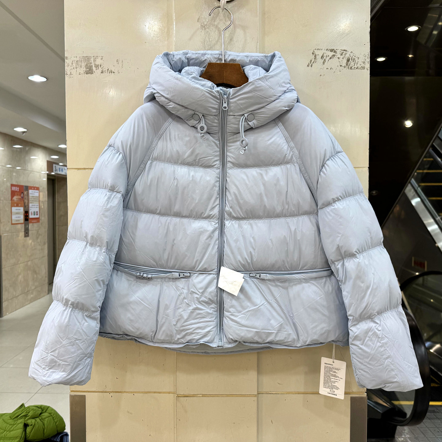 33-26004 拉链口袋设计感休闲连帽加厚短装羽绒服面包服欧货冬装